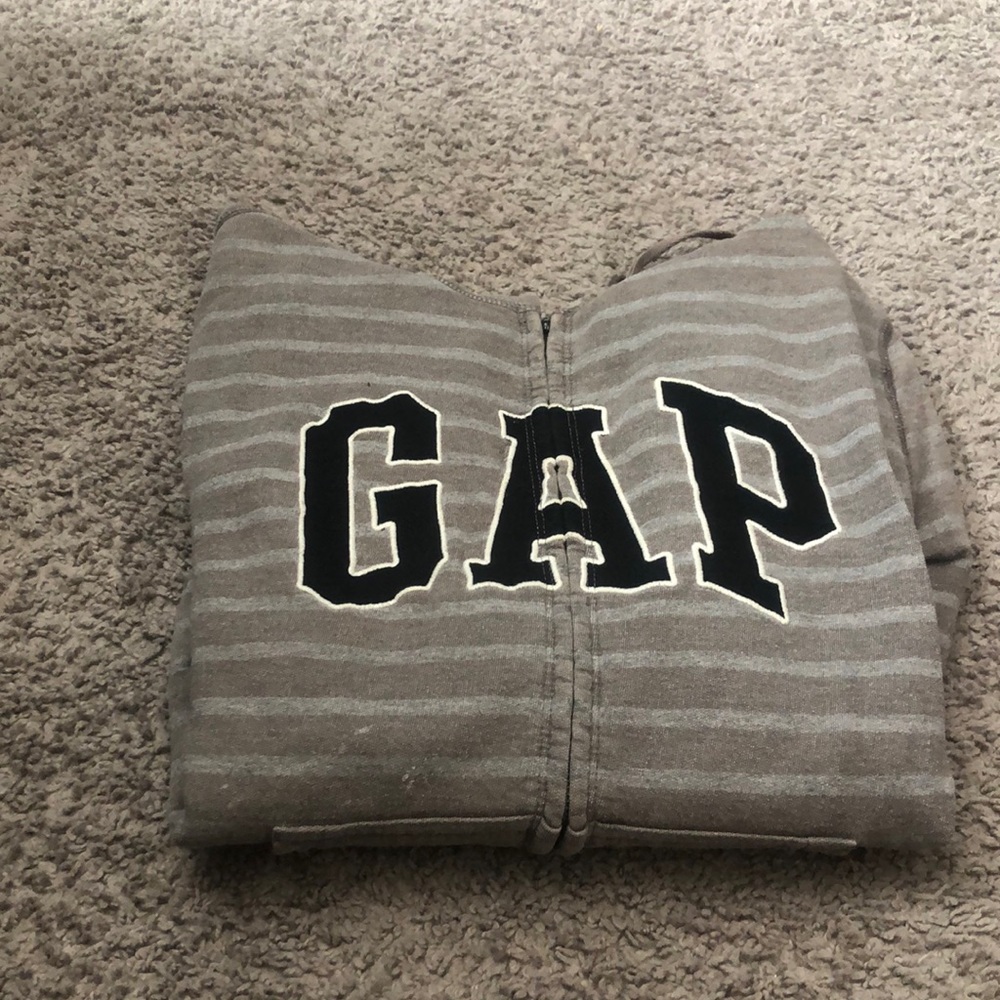 gap sweater